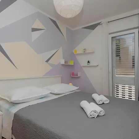 Apartment 3 Bedroom Nice In Makarska
