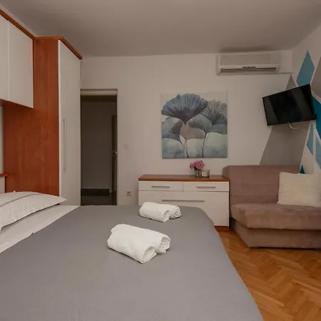 3 Bedroom Nice In Makarska
