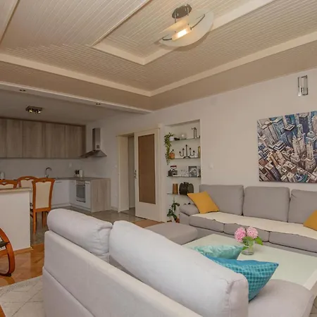 Apartment 3 Bedroom Nice In