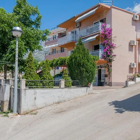 3 Bedroom Nice In Makarska